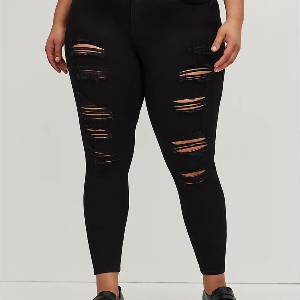 Torrid Bombshell Stretch Skinny Jeans Black Distressed Plus Size 20 Short H13228 - Picture 11 of 12